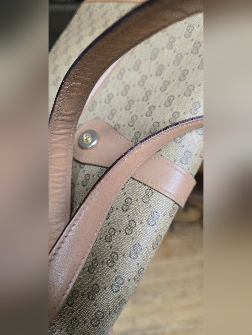 EUC Vintage Gucci Crossbody - Picture 12 of 16